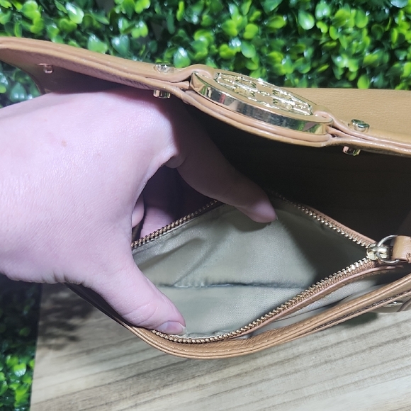 Tory Burch Tan Continental Wallet With Snap Closure - Picture 8 of 17